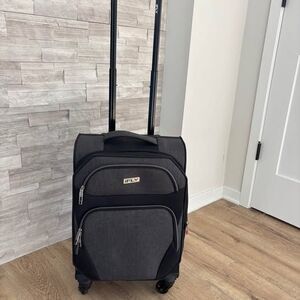 iFLY 21” Carry On Zip Spinner Wheels Handle Travel Luggage Suitcase Black